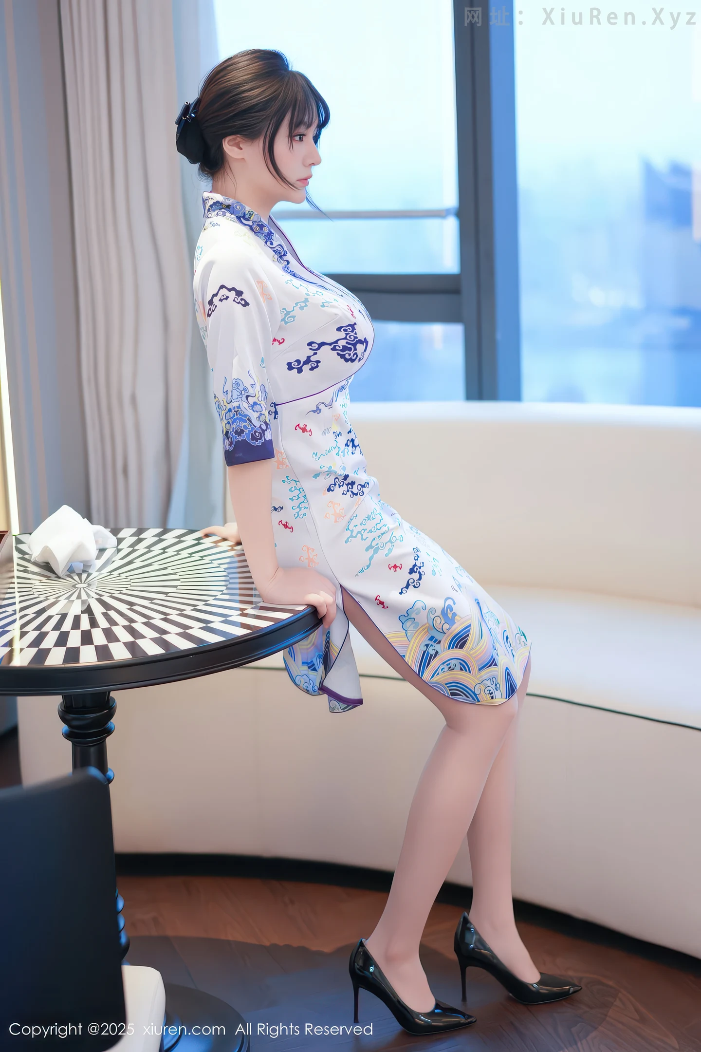 图片[2]-[XiuRen秀人网] VOL.11001 模特沈南汐RuRu性感浅色旗袍露白色蕾丝内衣秀凹凸身材诱惑写真67P-秀人网官方网站